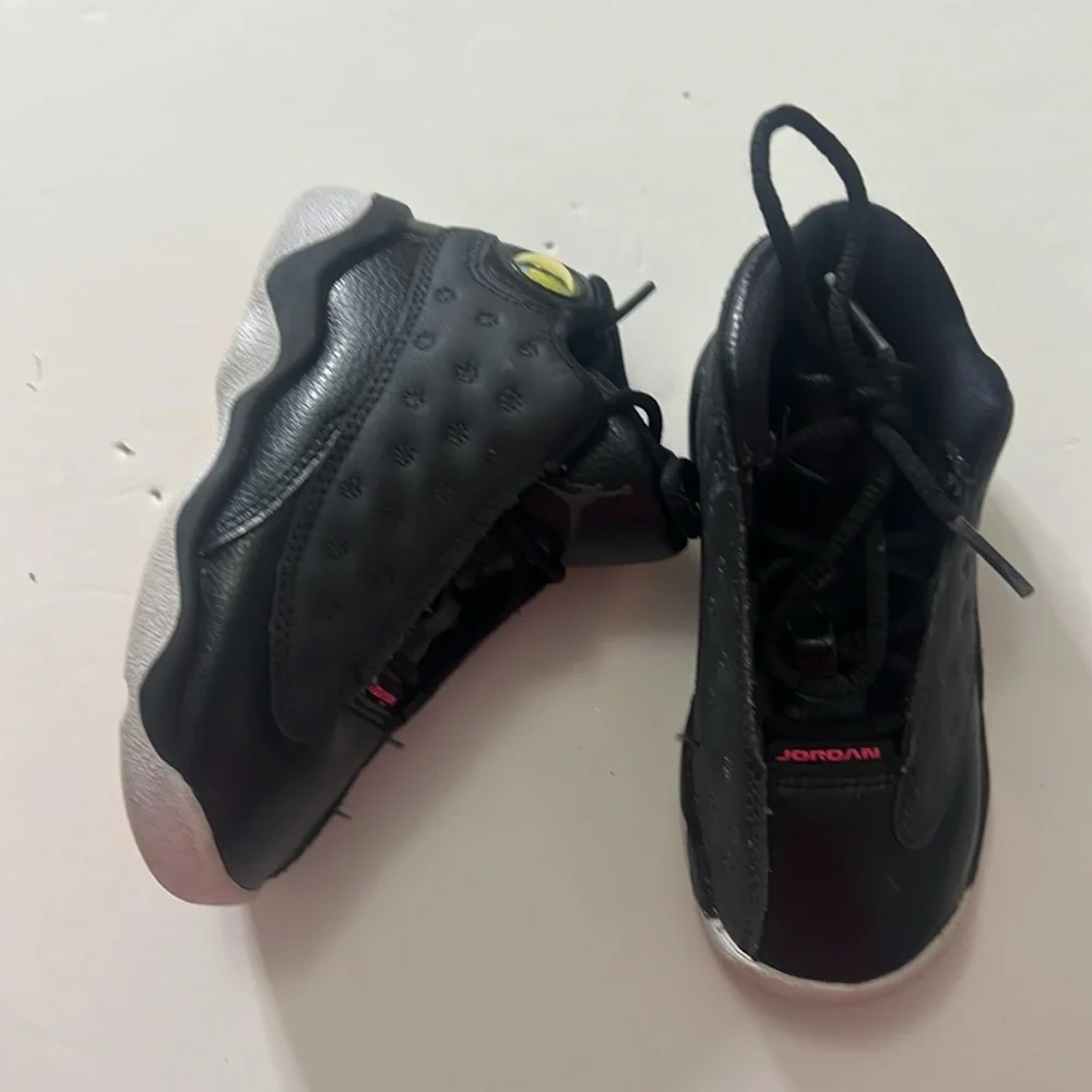 AirJordan 11 Retro low td Black Sneakers with pink and‎ White Soles kids size 8C